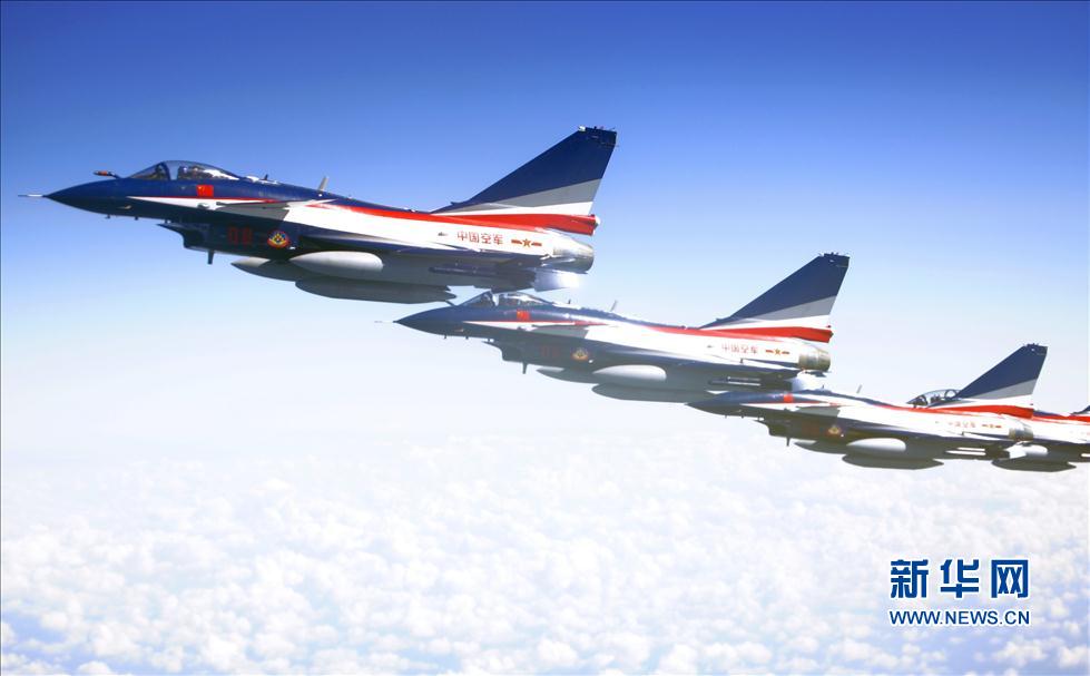 中國(guó)空軍7架殲－10表演機(jī)飛抵莫斯科(高清)