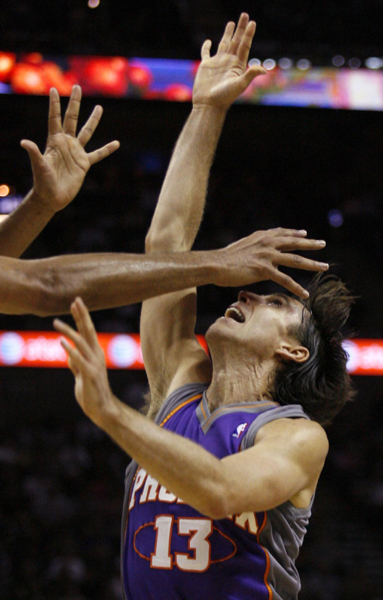 NBA：“獨(dú)眼”納什帶太陽率先晉級 馬刺被0:4橫掃