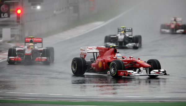 F1韓國(guó)站：阿隆索奪首冠排名榜首 紅牛車隊(duì)?wèi)K遭滑鐵盧