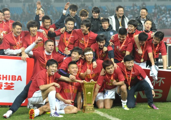 足協(xié)杯：天津泰達(dá)2:1戰(zhàn)勝山東魯能首次捧杯