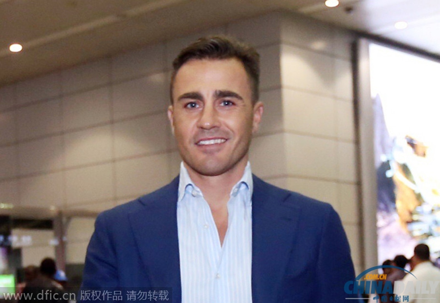 卡納瓦羅抵達廣州機場 恒大新帥英氣逼人