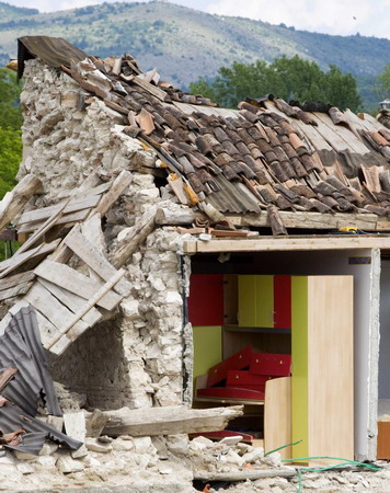 Quake shakes G8 summit venue in Italy