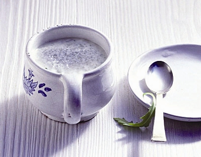 喝酸奶撒點(diǎn)芝麻潤(rùn)膚抗老（圖）