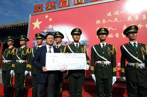 海航集團(tuán)慰問天安門國旗護(hù)衛(wèi)隊